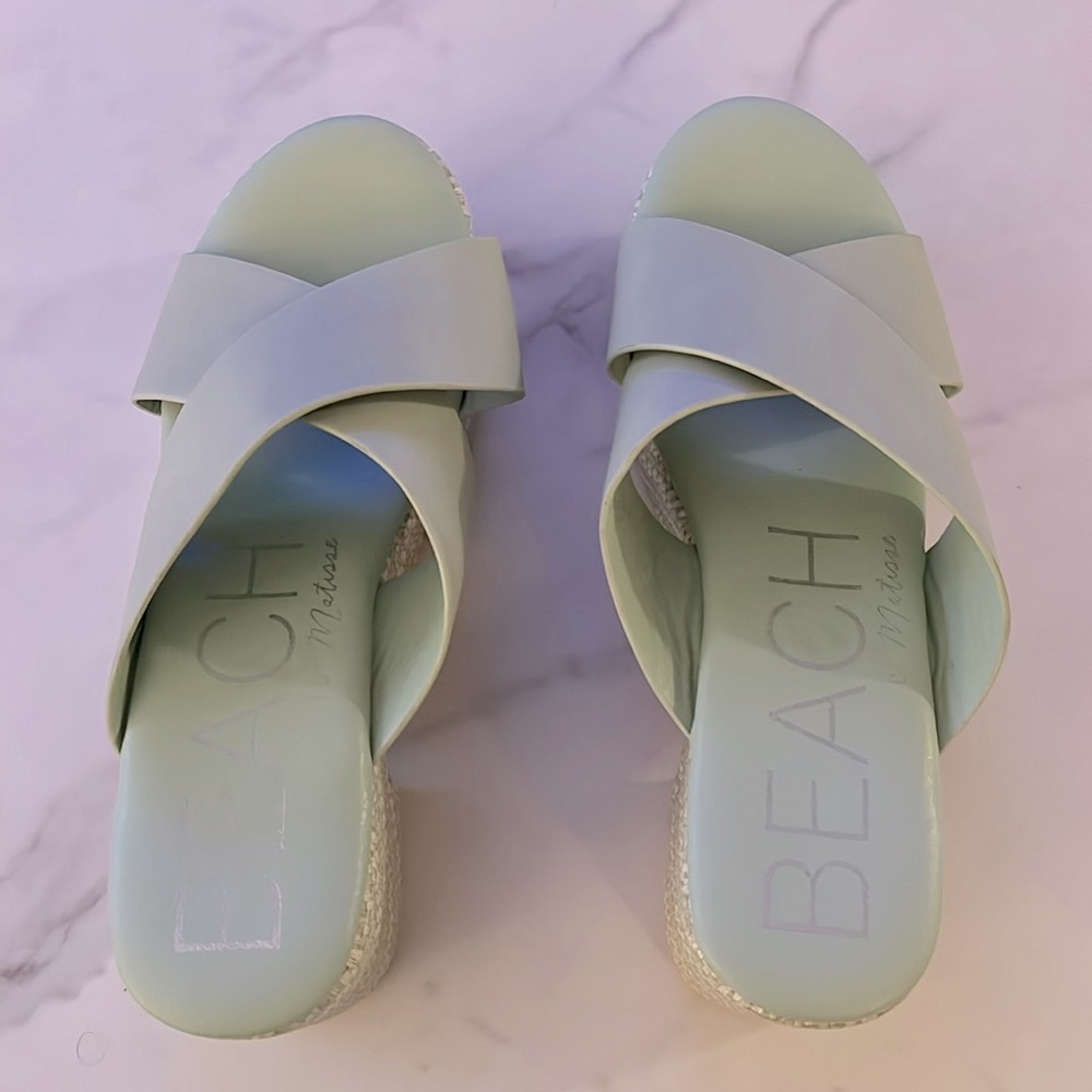 NWOT BEACH BY MATISSE GABI RAFFIA WEDGE HEELS - Size 8!